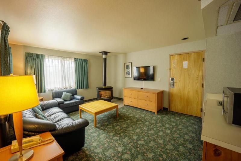 Summit Inn image