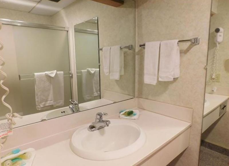 Summit Inn image
