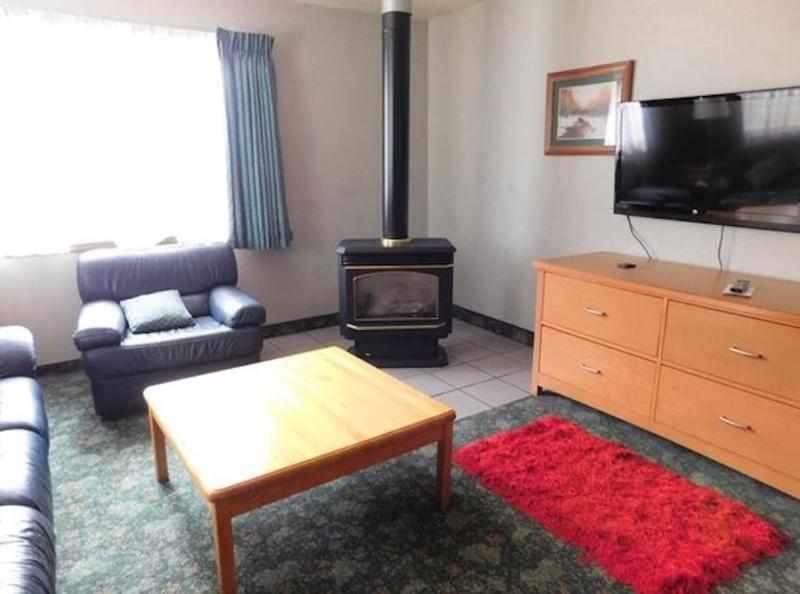 Summit Inn image