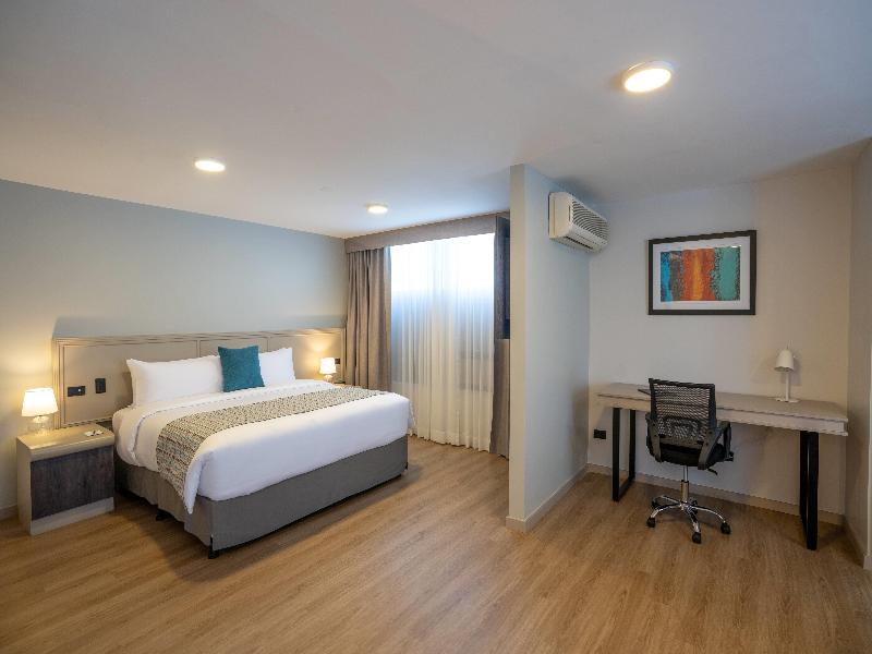 La Quinta By Wyndham Quito image