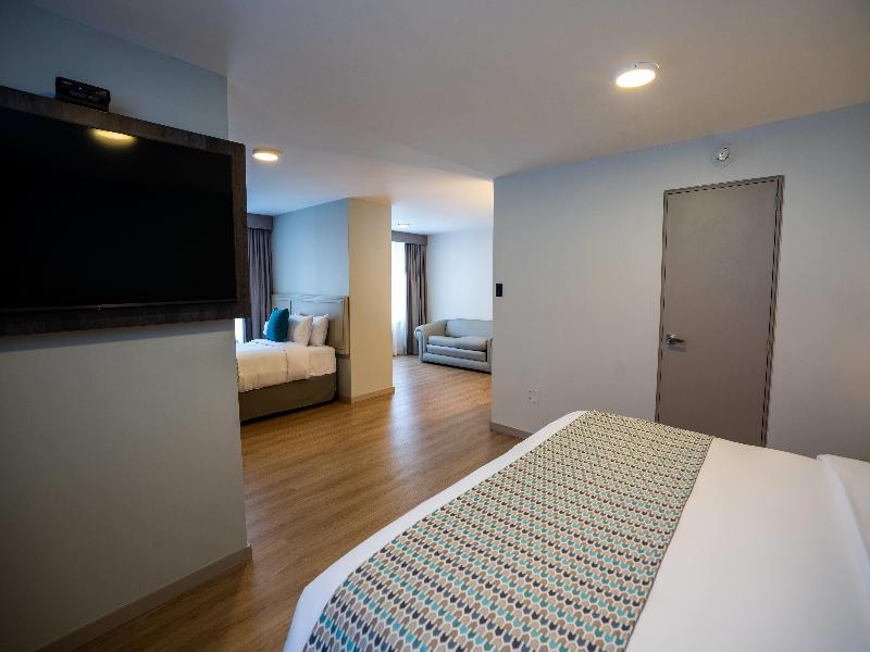 La Quinta By Wyndham Quito image