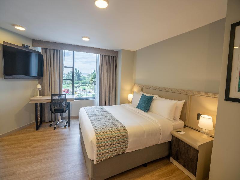 La Quinta By Wyndham Quito image