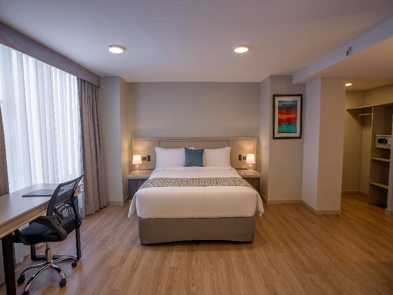 La Quinta By Wyndham Quito image