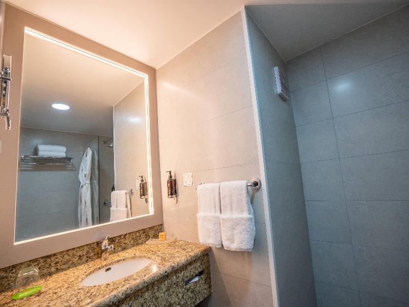 La Quinta By Wyndham Quito image