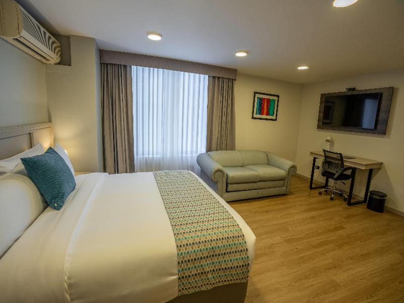 La Quinta By Wyndham Quito image
