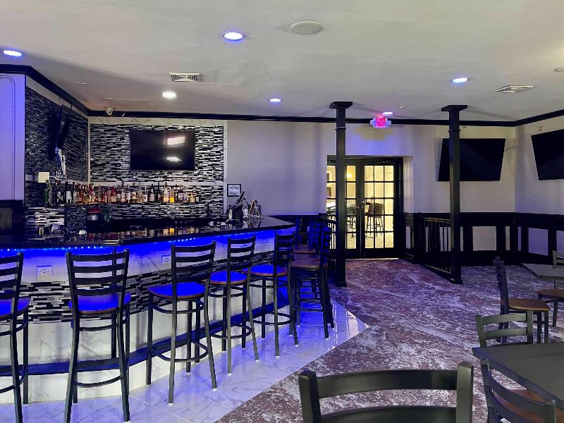 Inn On The Square Ascend Hotel Collection image