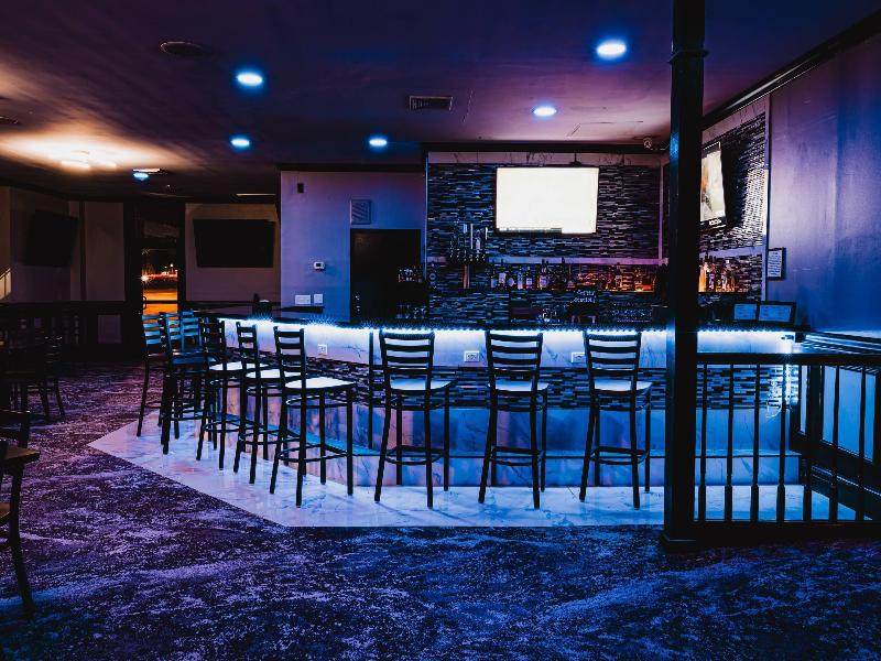 Inn On The Square Ascend Hotel Collection image