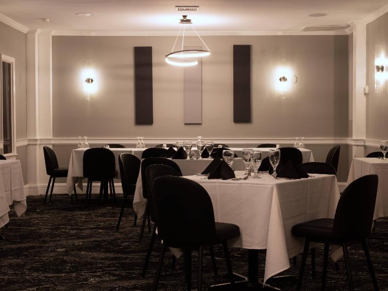 Inn On The Square Ascend Hotel Collection image
