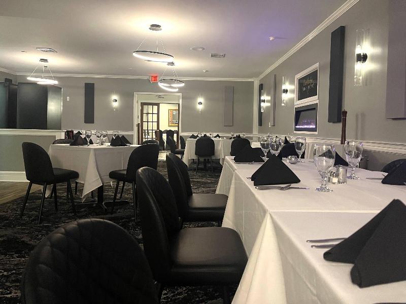 Inn On The Square Ascend Hotel Collection image