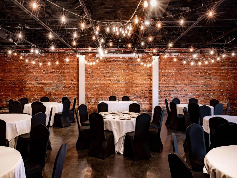 Inn On The Square Ascend Hotel Collection image
