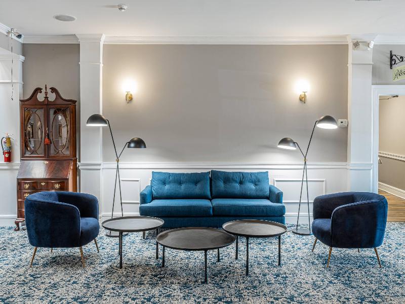 Inn On The Square Ascend Hotel Collection image
