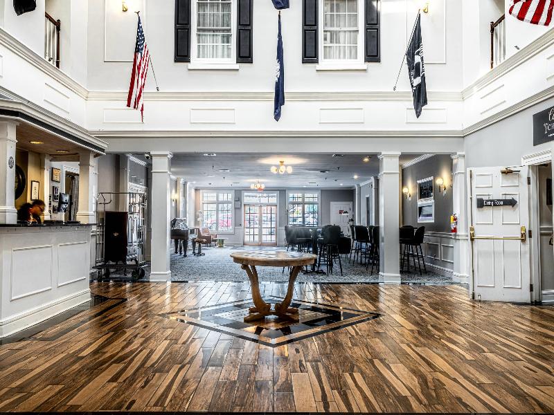 Inn On The Square Ascend Hotel Collection image