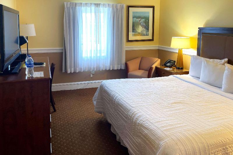 Inn On The Square Ascend Hotel Collection image
