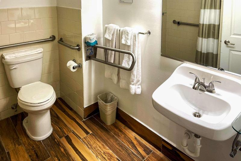 Inn On The Square Ascend Hotel Collection image