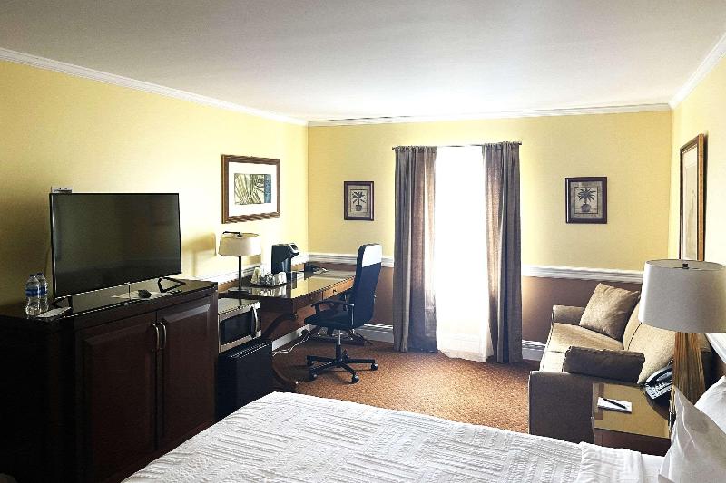 Inn On The Square Ascend Hotel Collection image