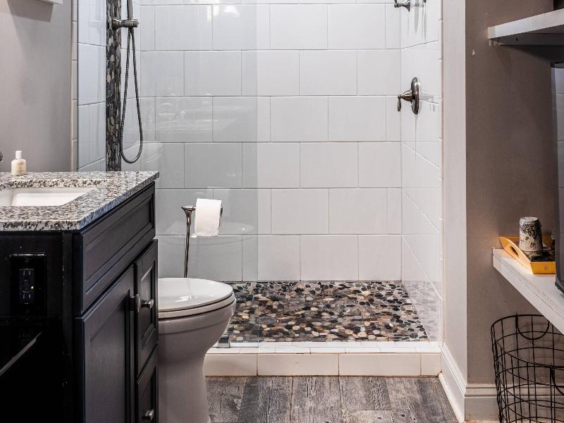 Inn On The Square Ascend Hotel Collection image