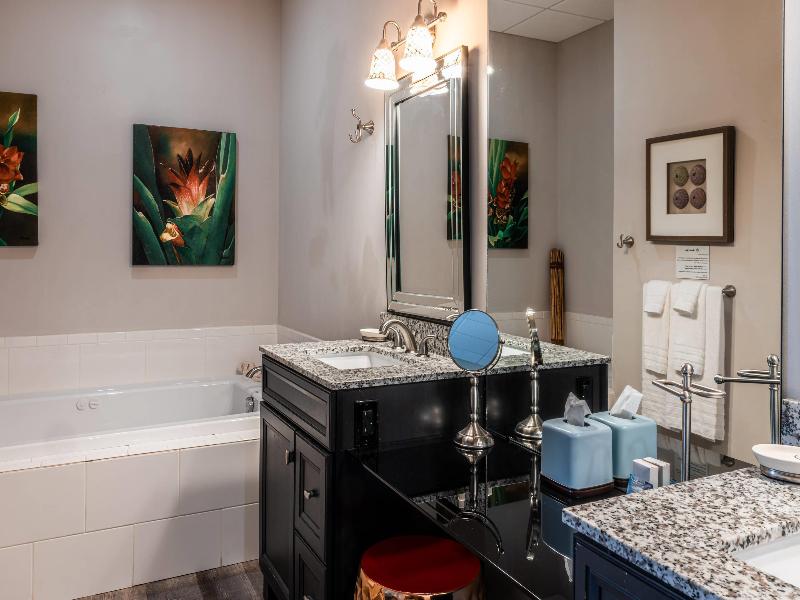 Inn On The Square Ascend Hotel Collection image