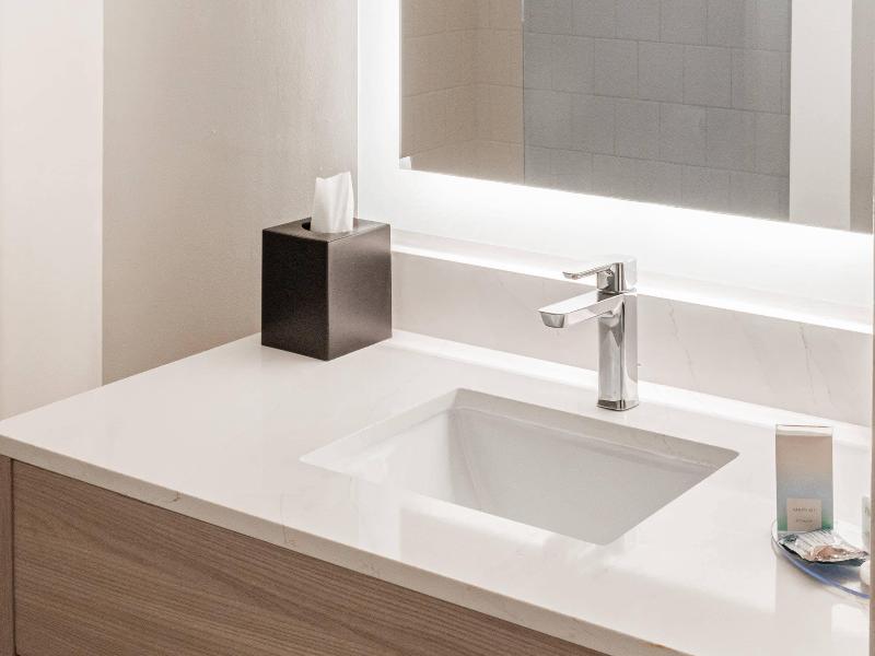Inn On The Square Ascend Hotel Collection image