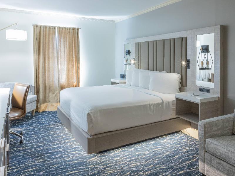 Inn On The Square Ascend Hotel Collection image