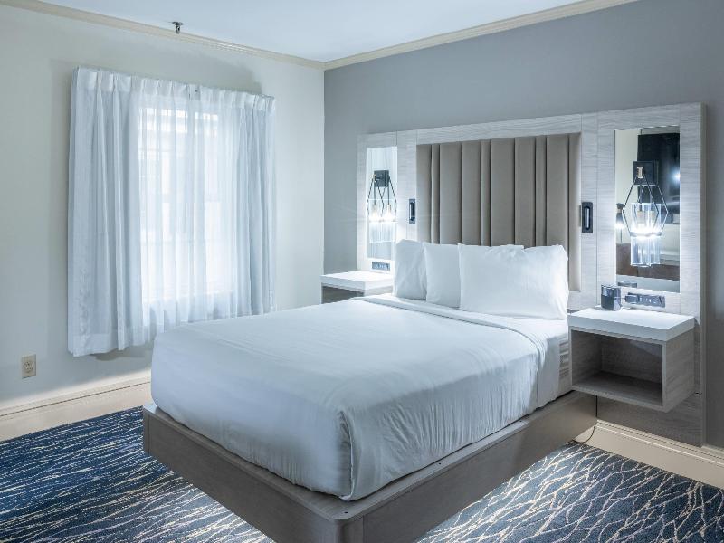 Inn On The Square Ascend Hotel Collection image