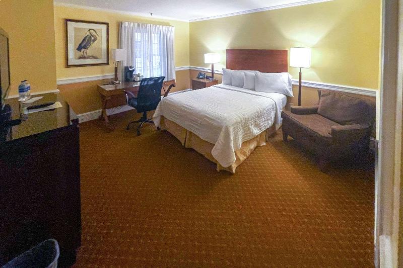 Inn On The Square Ascend Hotel Collection image