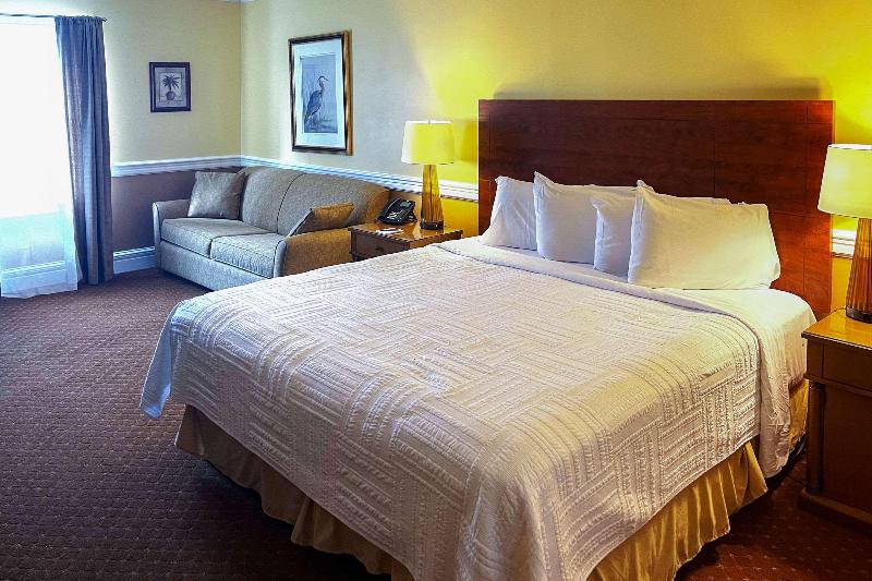 Inn On The Square Ascend Hotel Collection image