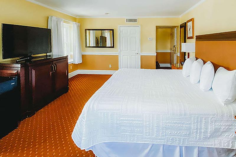 Inn On The Square Ascend Hotel Collection image