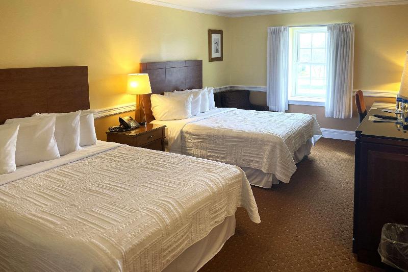 Inn On The Square Ascend Hotel Collection image