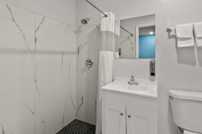 Rodeway Inn Palestine Tx image