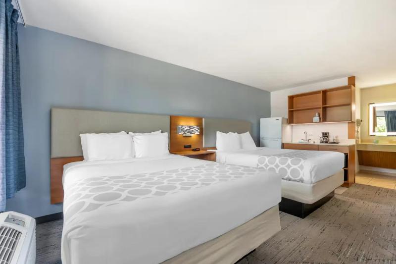 Suburban Studios Branson On The Strip image