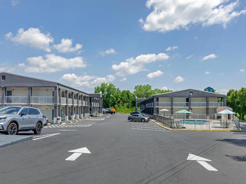 Suburban Studios Verona - Staunton North image