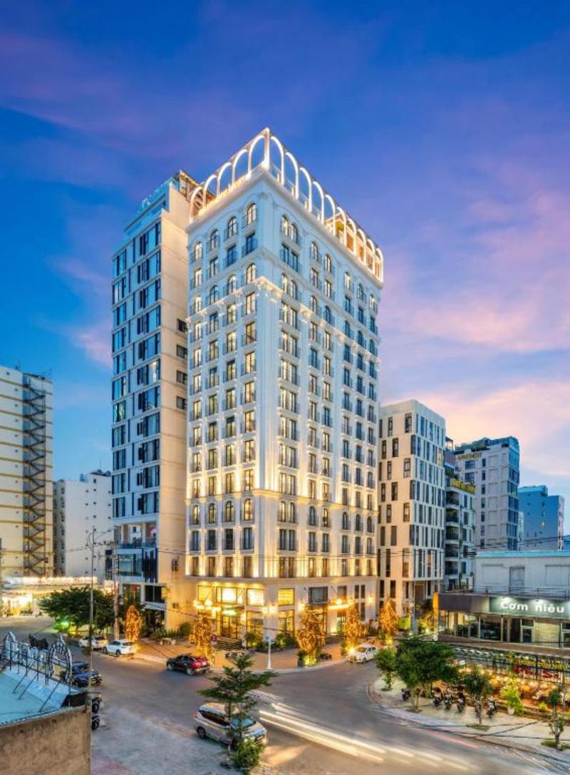 Golden Lotus Luxury Danang Hotel image
