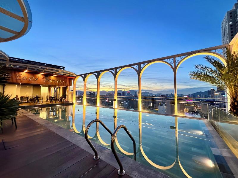 Golden Lotus Luxury Danang Hotel image