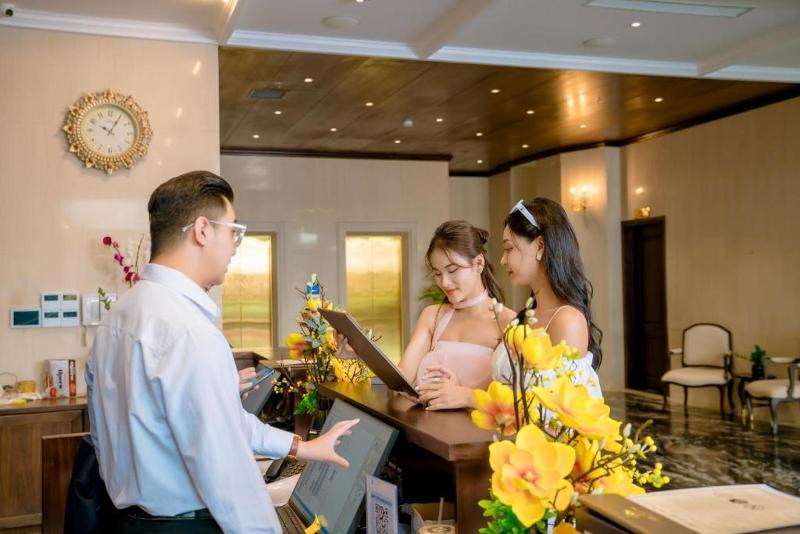Golden Lotus Luxury Danang Hotel image