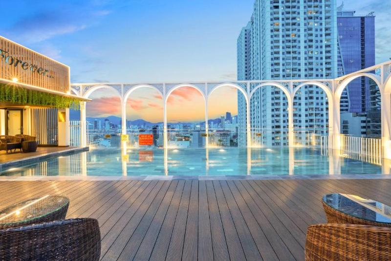 Golden Lotus Luxury Danang Hotel image