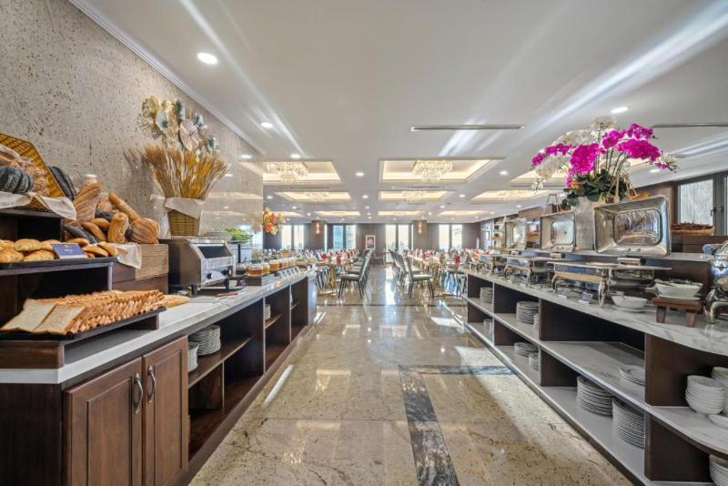 Golden Lotus Luxury Danang Hotel image