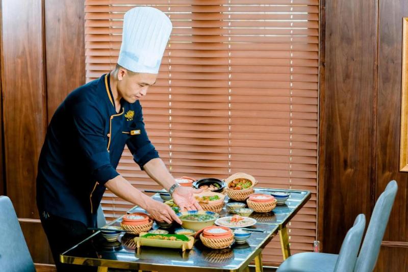 Golden Lotus Luxury Danang Hotel image