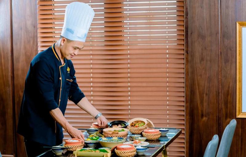 Golden Lotus Luxury Danang Hotel image
