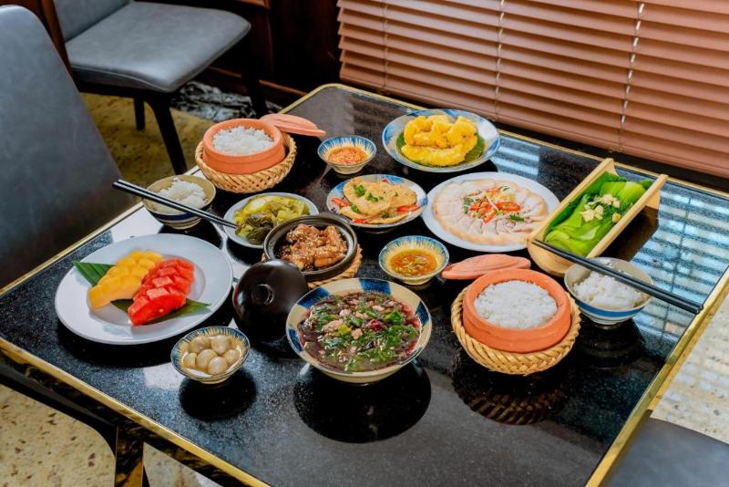Golden Lotus Luxury Danang Hotel image