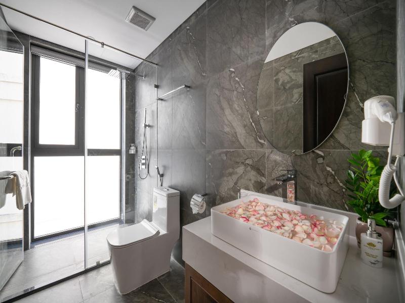 Golden Lotus Luxury Danang Hotel image