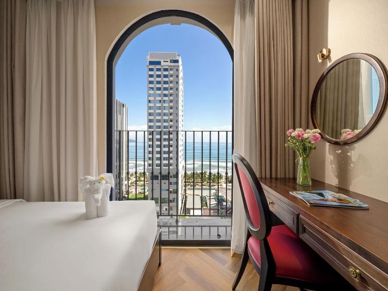 Golden Lotus Luxury Danang Hotel image