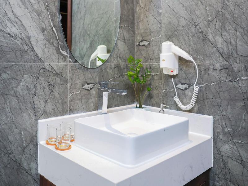 Golden Lotus Luxury Danang Hotel image