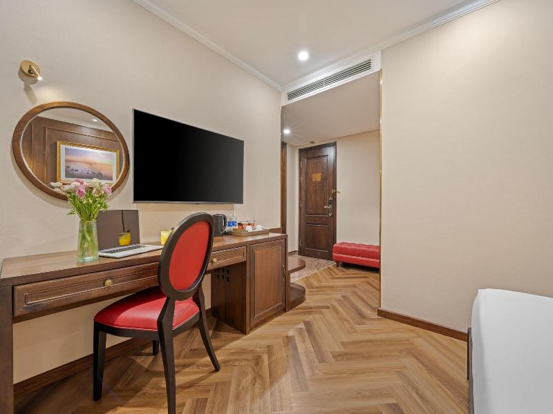 Golden Lotus Luxury Danang Hotel image