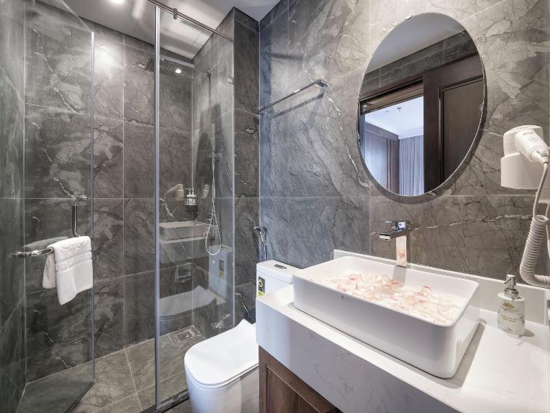 Golden Lotus Luxury Danang Hotel image