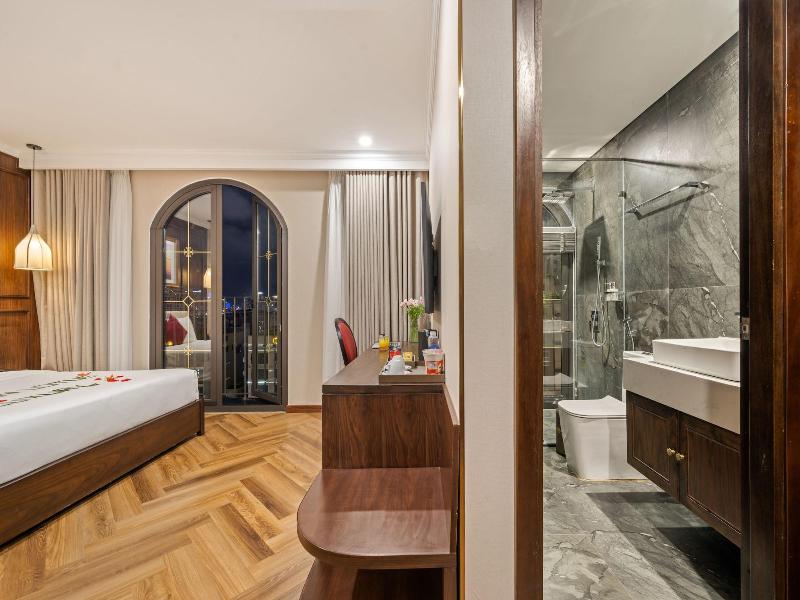 Golden Lotus Luxury Danang Hotel image