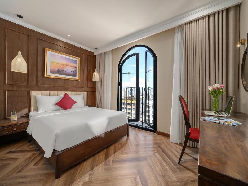 Golden Lotus Luxury Danang Hotel image