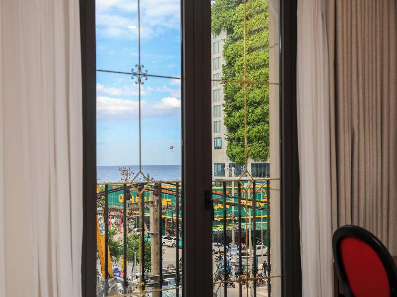 Golden Lotus Luxury Danang Hotel image