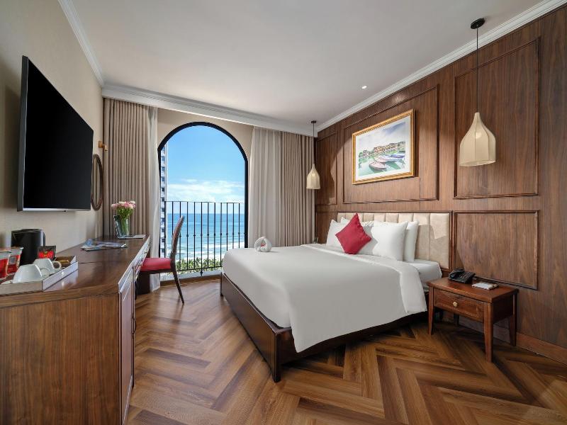 Golden Lotus Luxury Danang Hotel image
