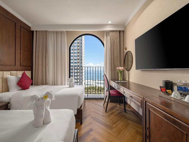 Golden Lotus Luxury Danang Hotel image