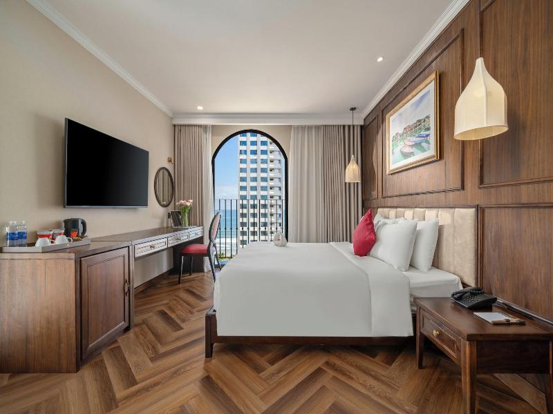 Golden Lotus Luxury Danang Hotel image